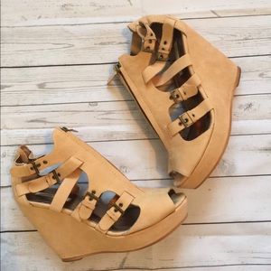 Cynthia Vincent tan zipper wedges size 10